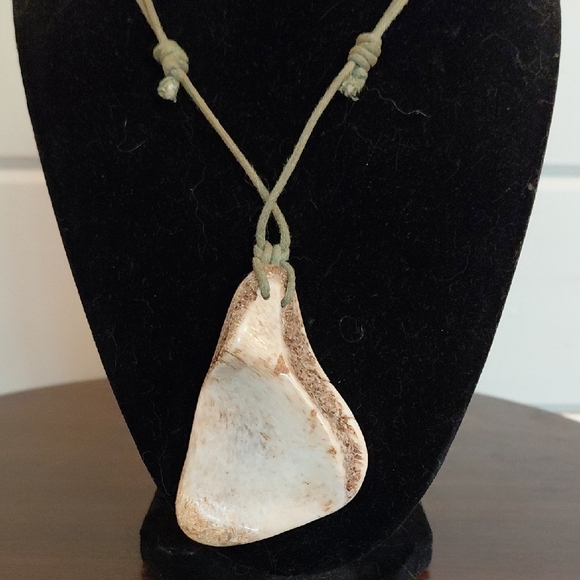 Cream and Red Artistic Bird Pendant Necklace - Picture 3 of 3